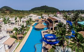 โอเรียนบีชเพิล์ล รีสอร์ท